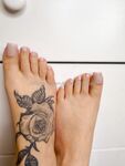 Raes Pretty feet Onlyfans pictures