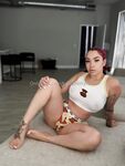 Raes Pretty feet Onlyfans pictures