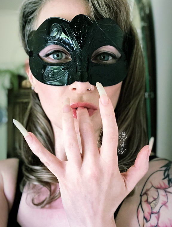 Lady Left Onlyfans pictures