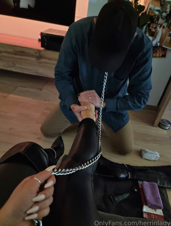 Herrin Lady Sarah Onlyfans pictures 3