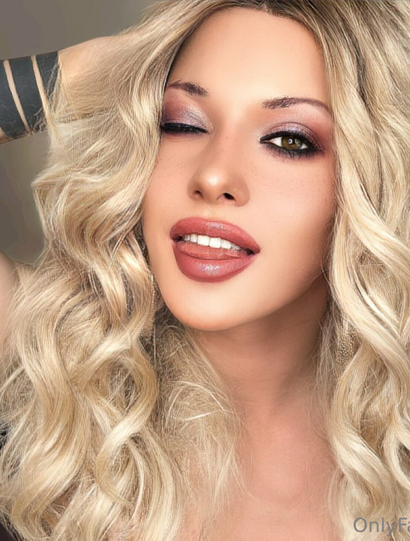 Princess Aura Onlyfans pictures