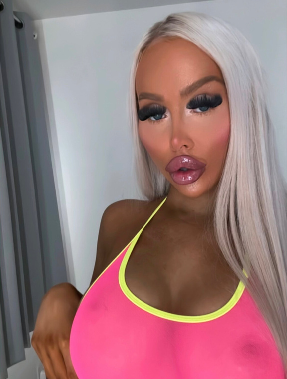 Dolly Bitch  Onlyfans pictures