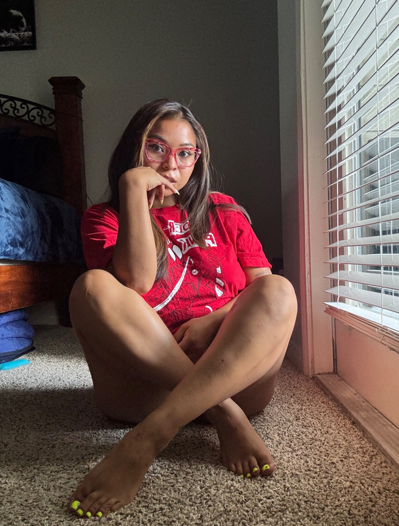 Vivi ihellovivifeets Onlyfans pictures