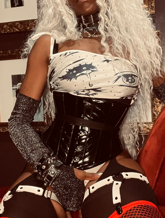 Moe Rayna Onlyfans pictures