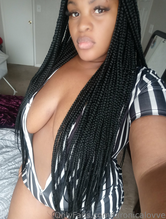 La'Ronica Lovve Onlyfans pictures