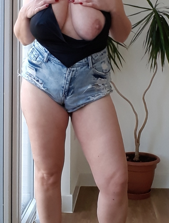 Camilla C Onlyfans pictures