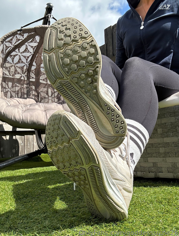 Goddess Suzie Onlyfans pictures 3