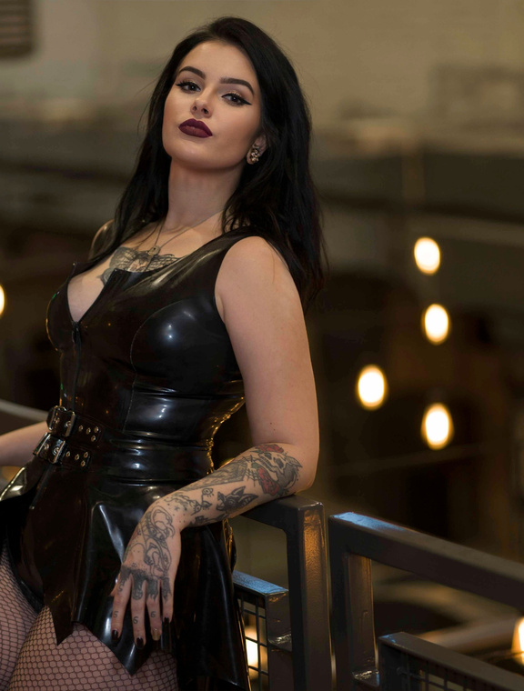 Mistress Nikole Onlyfans pictures